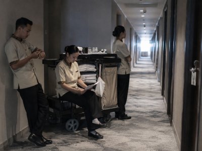 Deep Cleaning Hotel: Strategi Menjaga Standar Kualitas Kamar Tanpa Mengganggu Operasional Harian