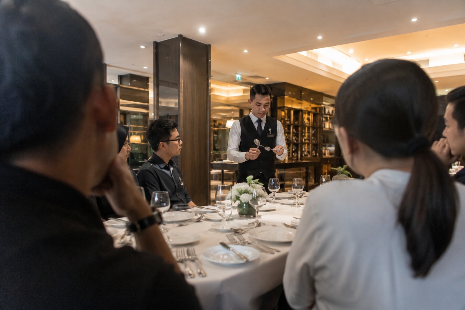 Operasional Restoran Hotel: Mengelola Service, Cost, dan Revenue dalam Satu Sistem