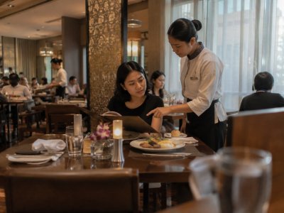 Cara Meningkatkan Revenue Restoran Hotel: Menaikkan Penjualan Tanpa Bergantung pada Diskon