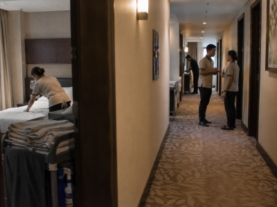 Cara Meningkatkan Efisiensi Rooms Division Tanpa Membuat Service Hotel Menurun